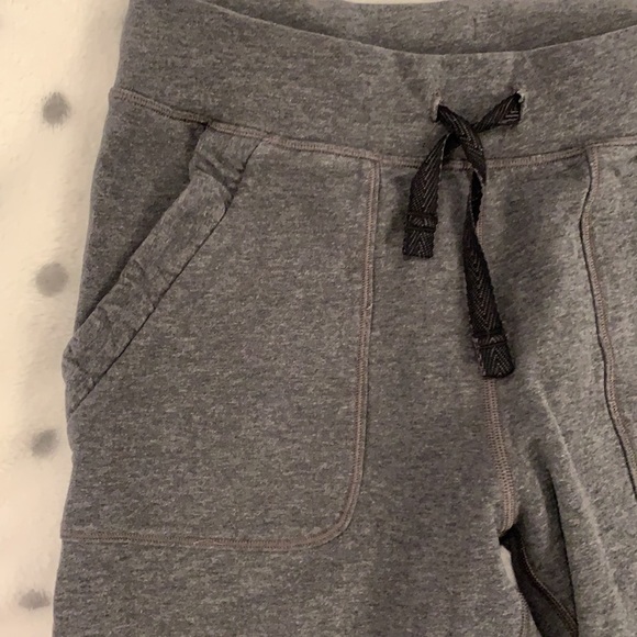 Cute Ivivva crop pants size 12 - Picture 2 of 7